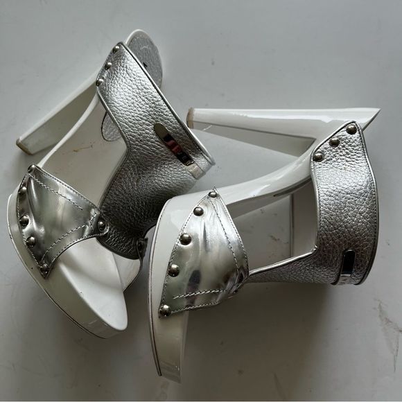 Gianni Versace Silver Leather White Slide Heels Italy 37 1/2 (US 7 1/2) EUC. - Picture 6 of 8